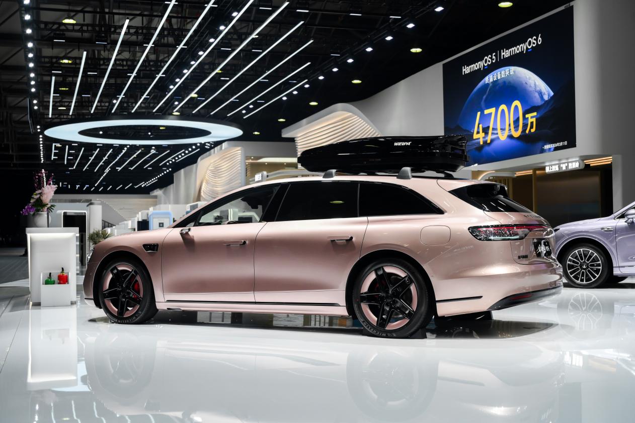 星玫粉S9T展台空镜-3