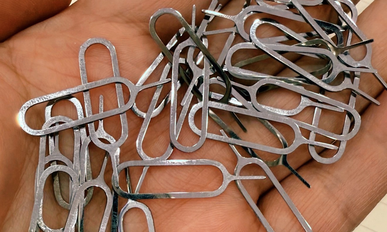 年度荒诞大戏！苹果取卡针变“铂金针”炒到300元回收，苹果辟谣