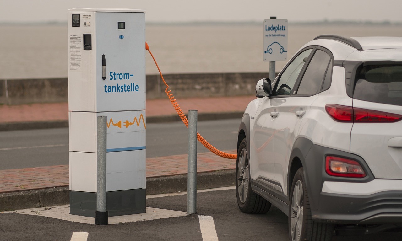 停车场搞“一刀切”，只会让新能源发展停滞不前