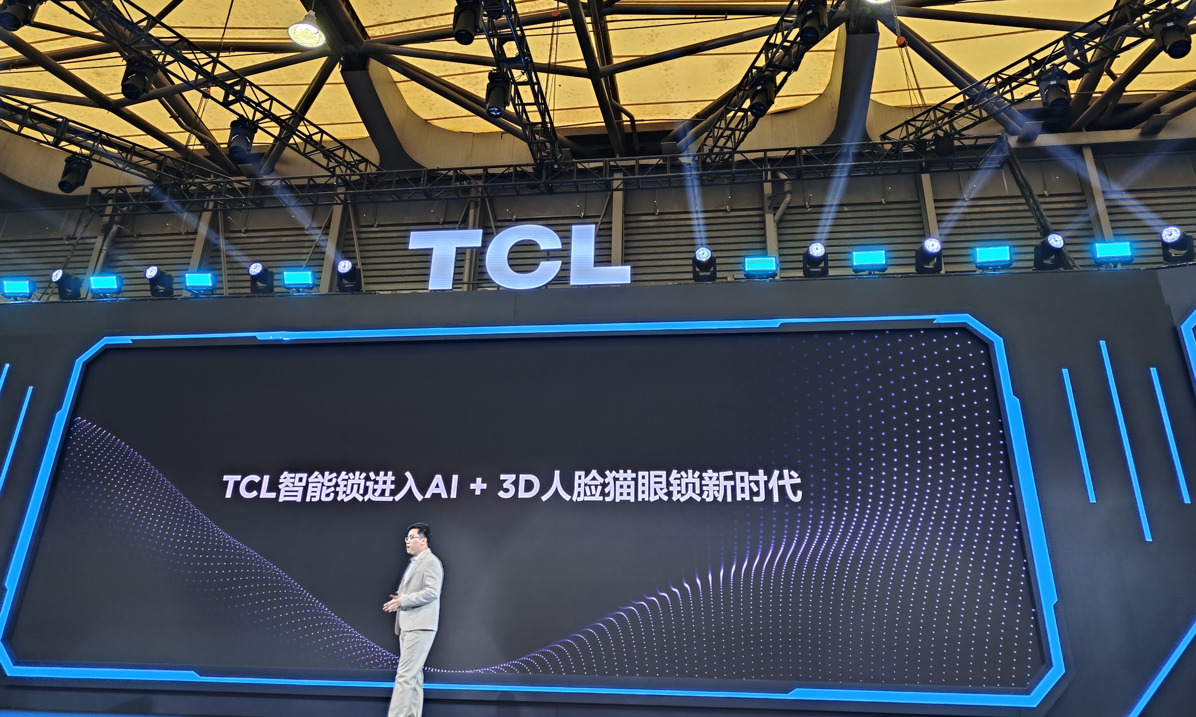 TCL 3D人脸大屏猫眼智能锁亮相AWE：3D+AI技术