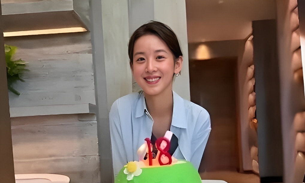 活力满满！章泽天晒网球新照减龄到犯规，这状态谁慕了