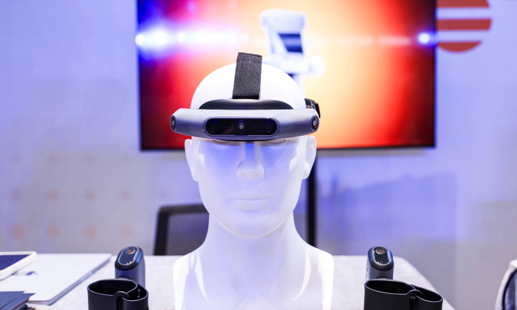 解决具身智能数据荒？觅蜂发布MEgo系列：采集即训练，训练即部署