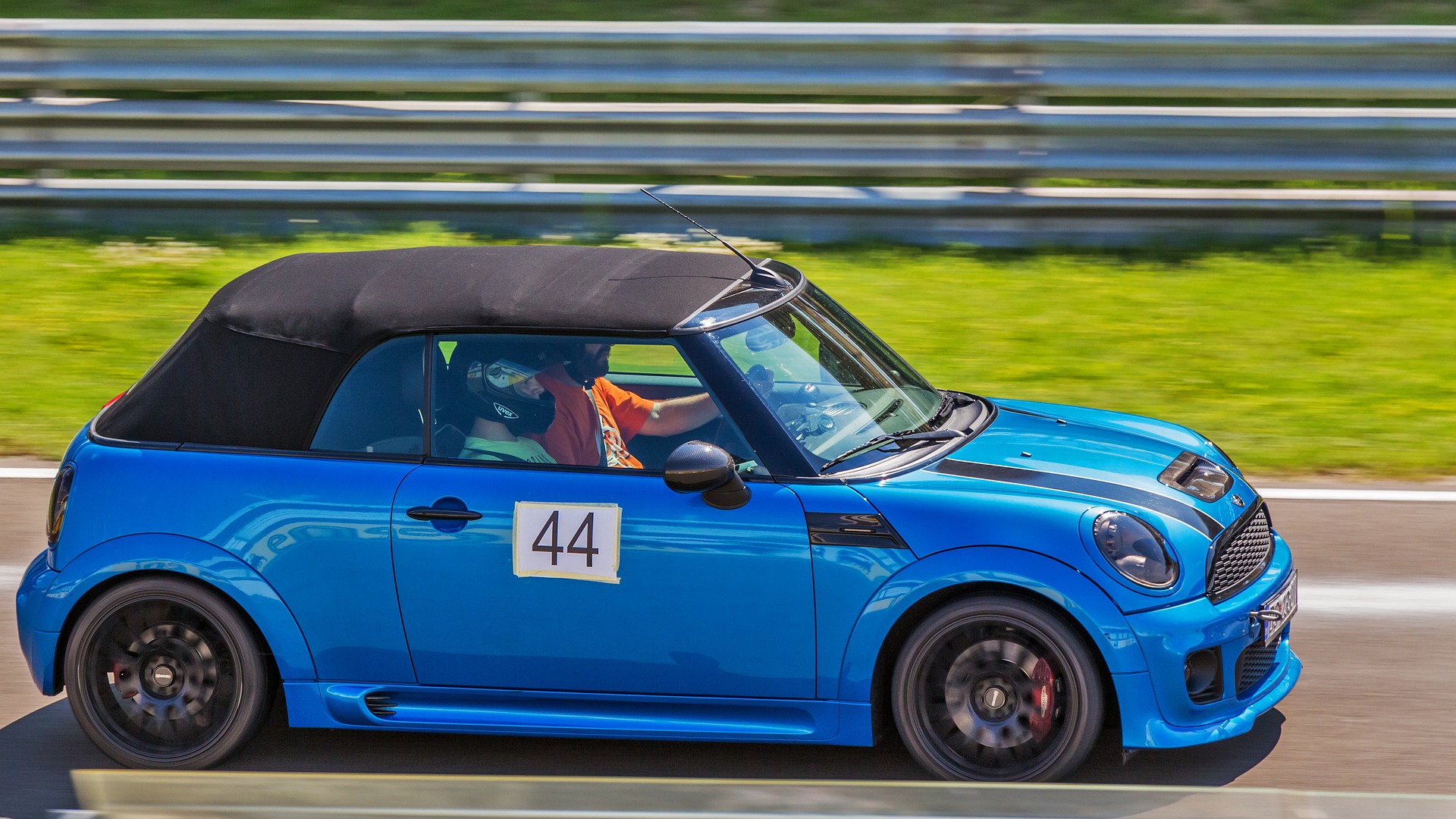 car-139989_1920.jpg