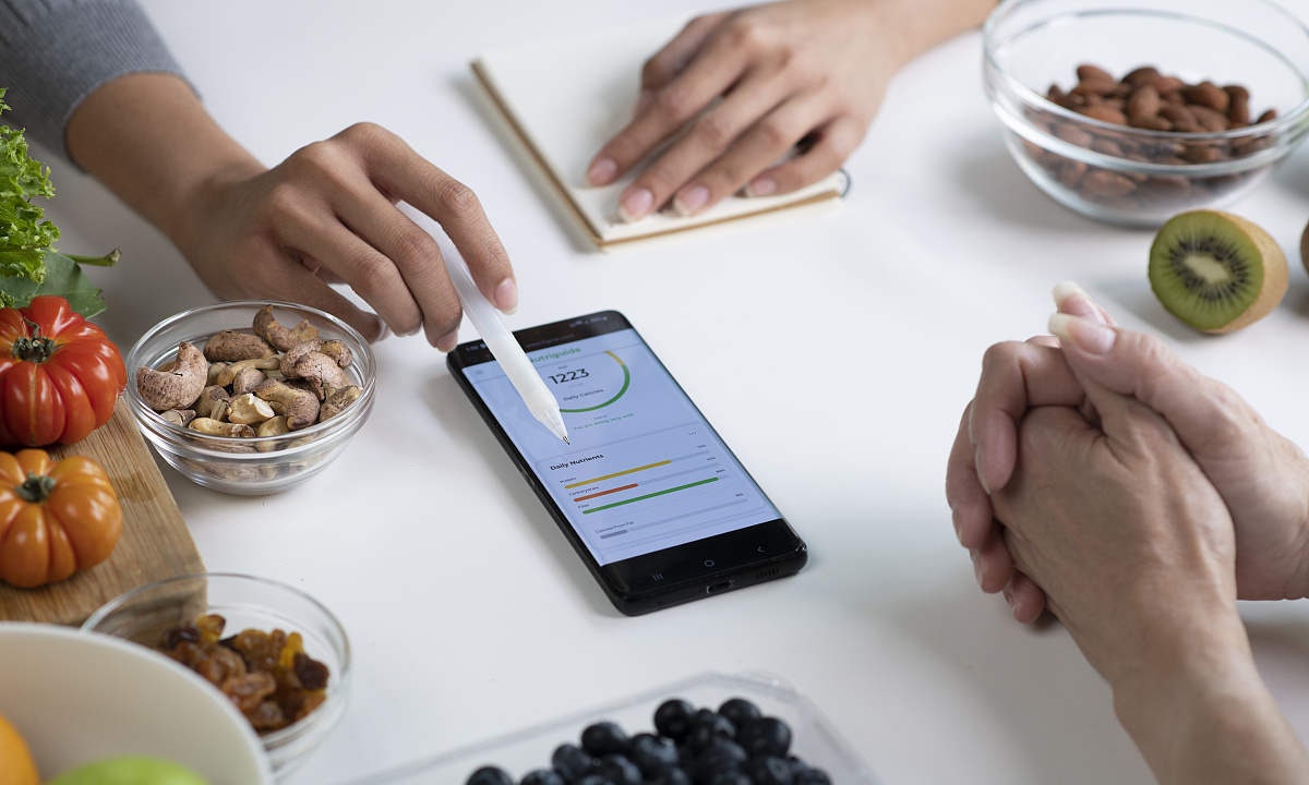 一台手机用7年，为何手机“钉子户”越来越多了？