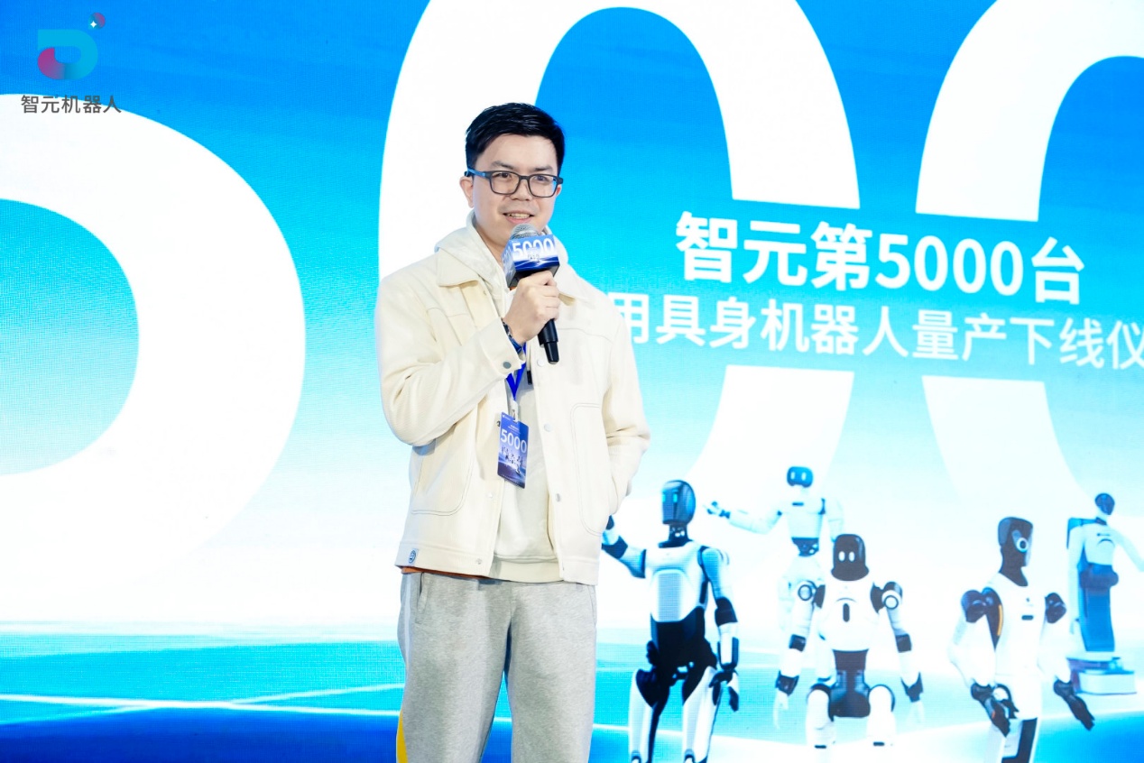 不玩假把式！这家国产机器人闷声量产5000台，连黄晓明都买了