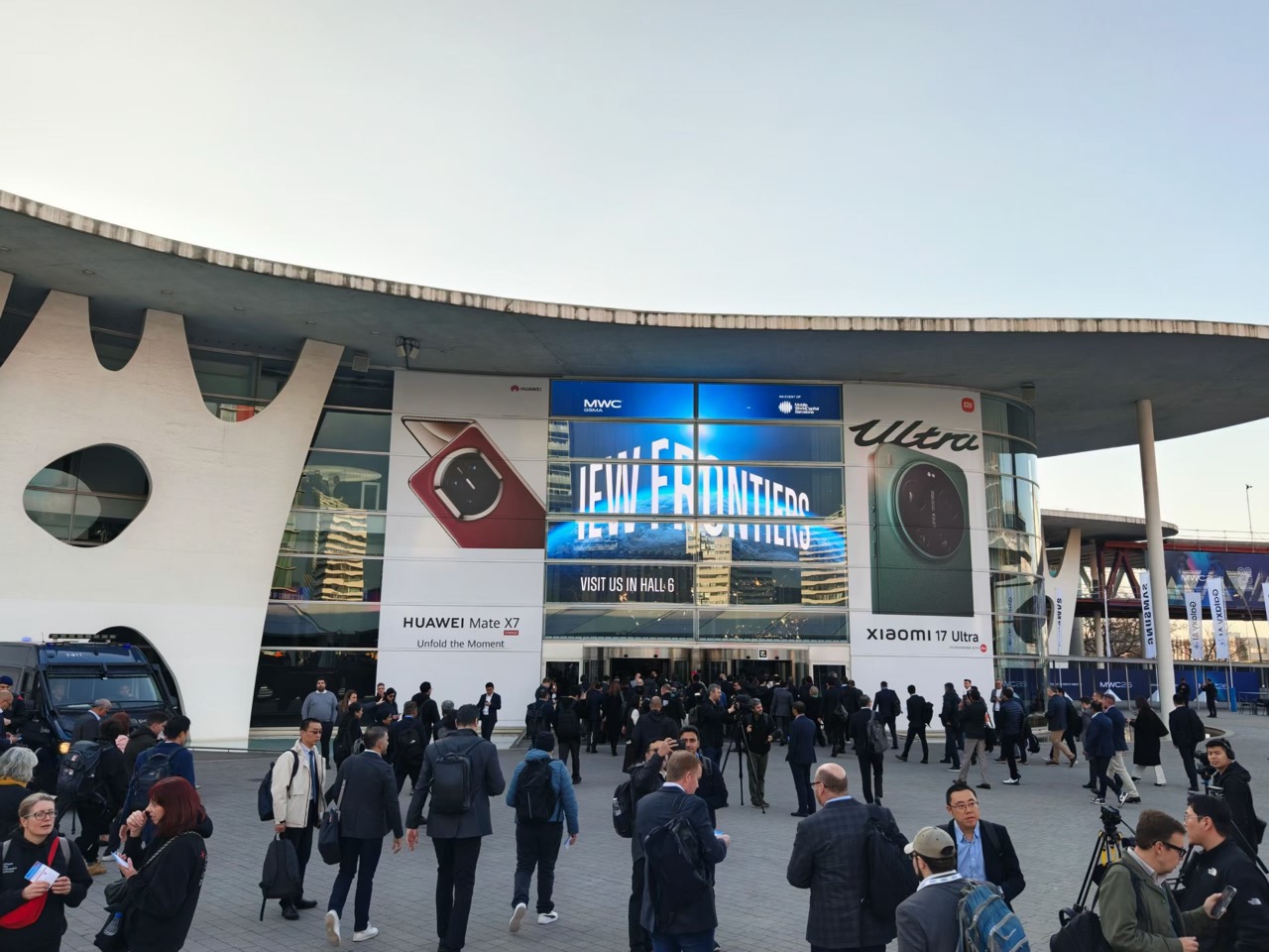 MWC首日展馆.jpeg