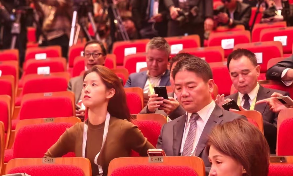 高情商！刘强东发朋友圈“索赔”，京东骑手的电话被打爆了