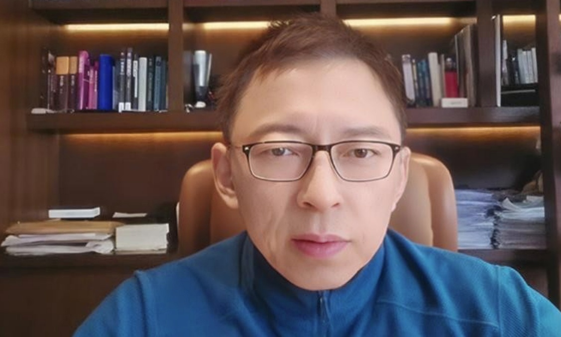 法国卢浮宫现惊天大劫案？Open AI要挑战谷歌？《张朝阳的英语课》解读国际新鲜事