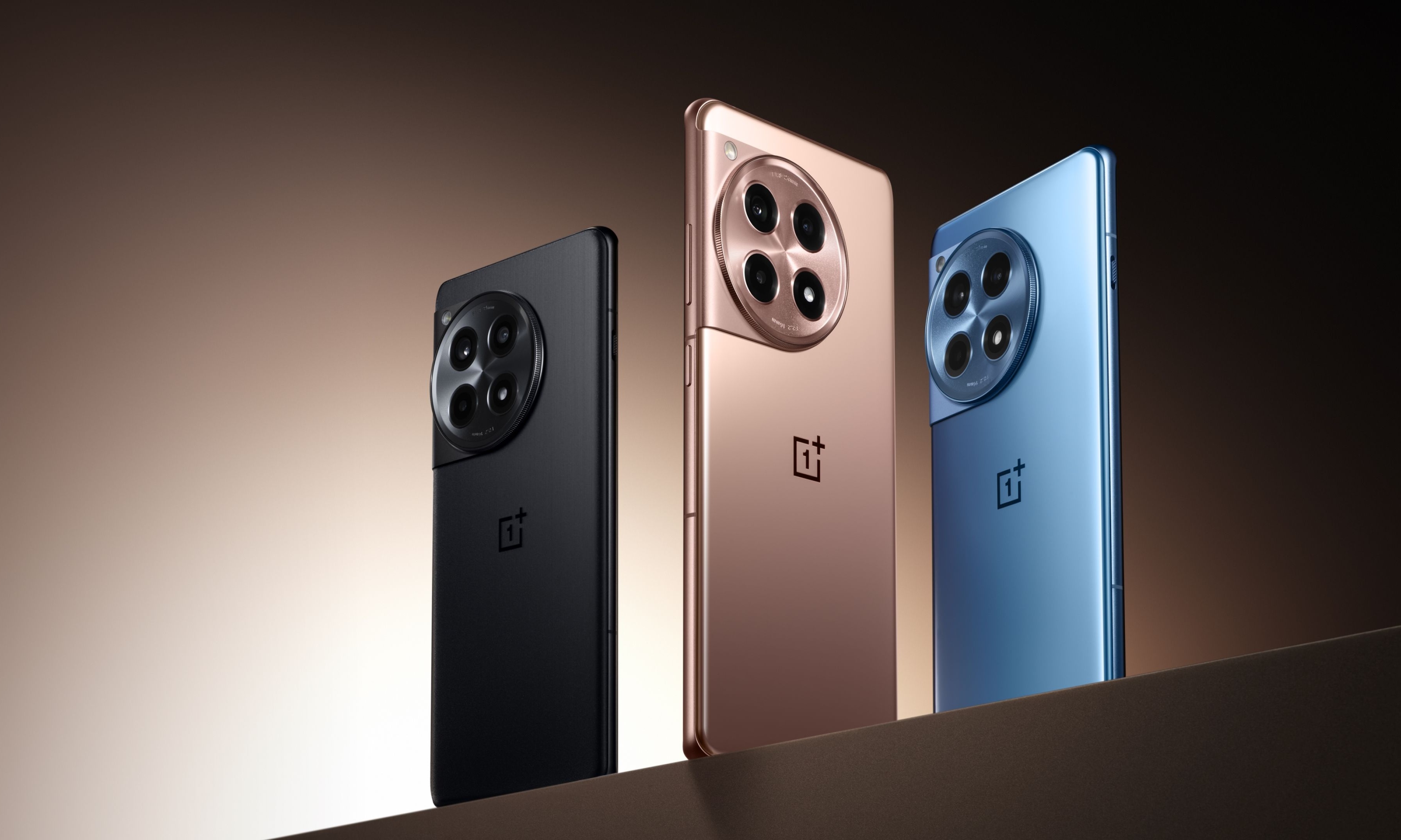 2000元档手机大乱斗：旧旗舰、新中端混战，狂卷性价比