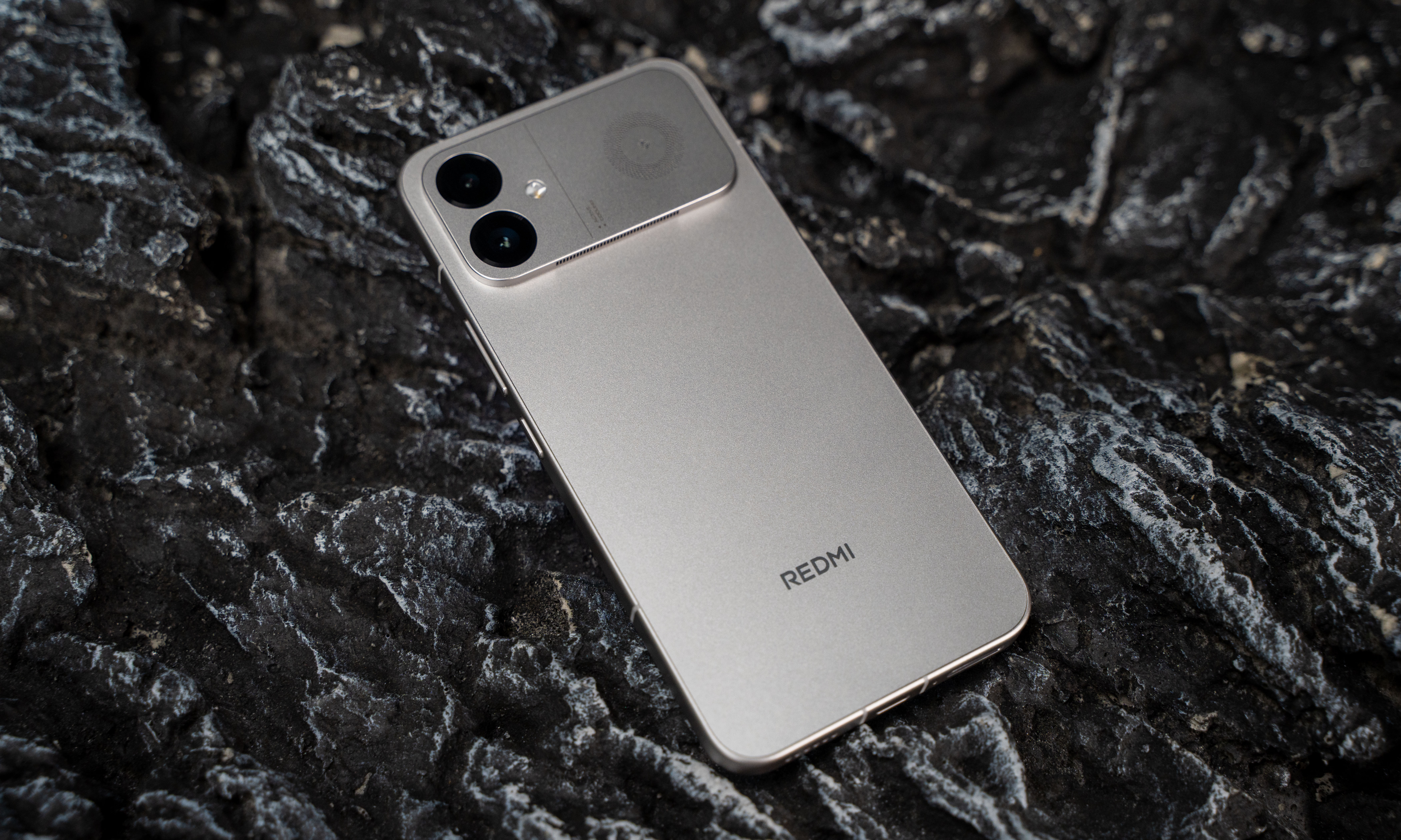 2799元起,REDMI K90至尊版发布,电竞手机又变天了?