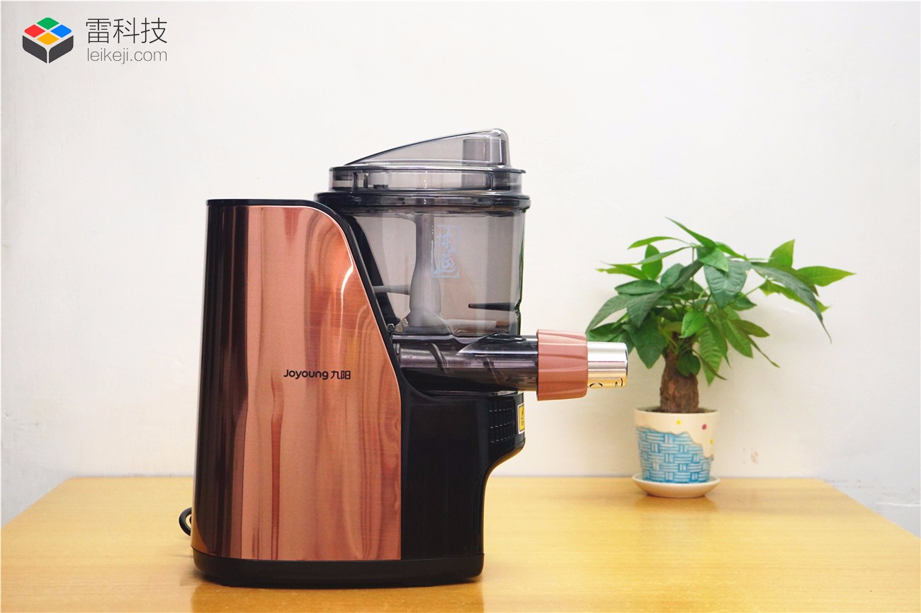 神物 这台长得像饮水机的机器 竟然简单几步就能做出各种面条 雷科技