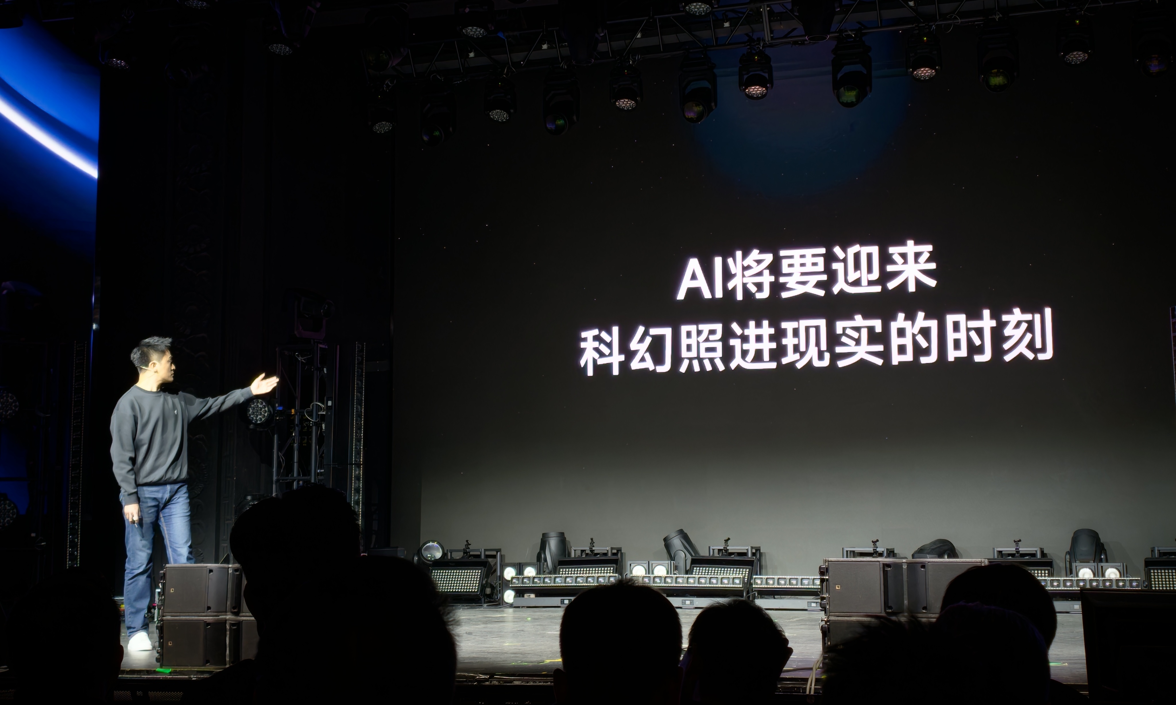 光帆科技发布AI全感穿戴设备：耳机挣脱「配件」身份，AI硬件迎来「独立日」