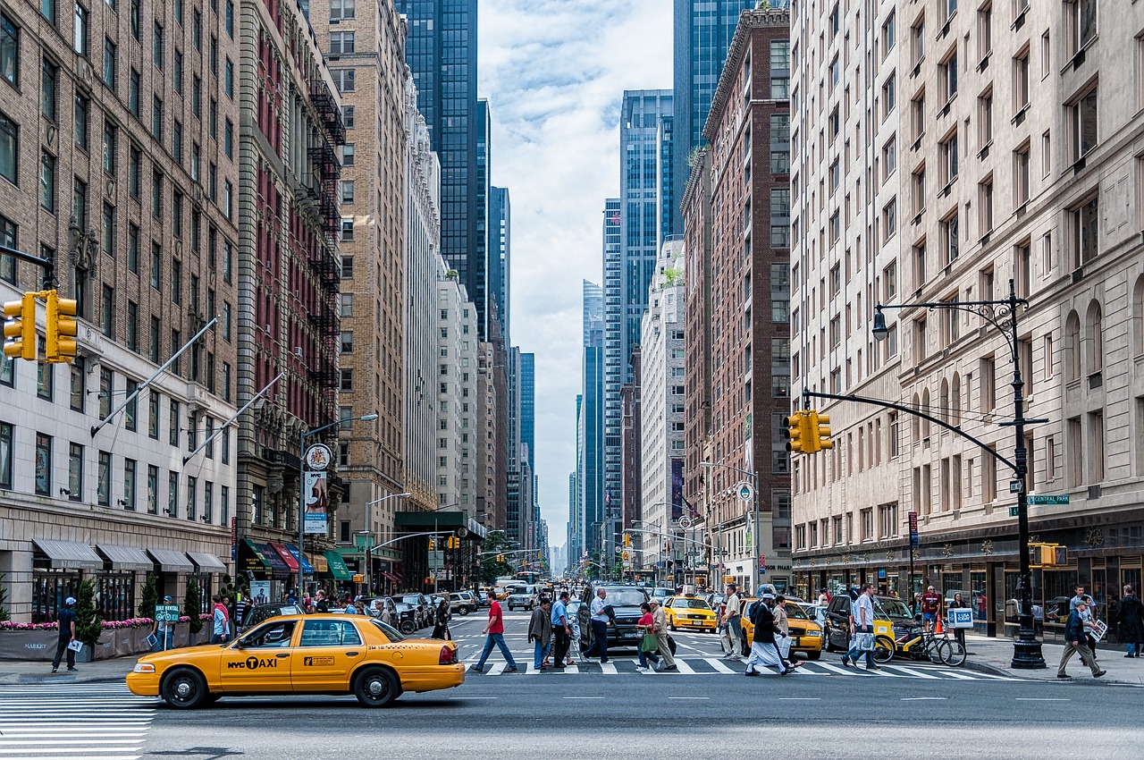 pedestrians-1853552_1280.jpg