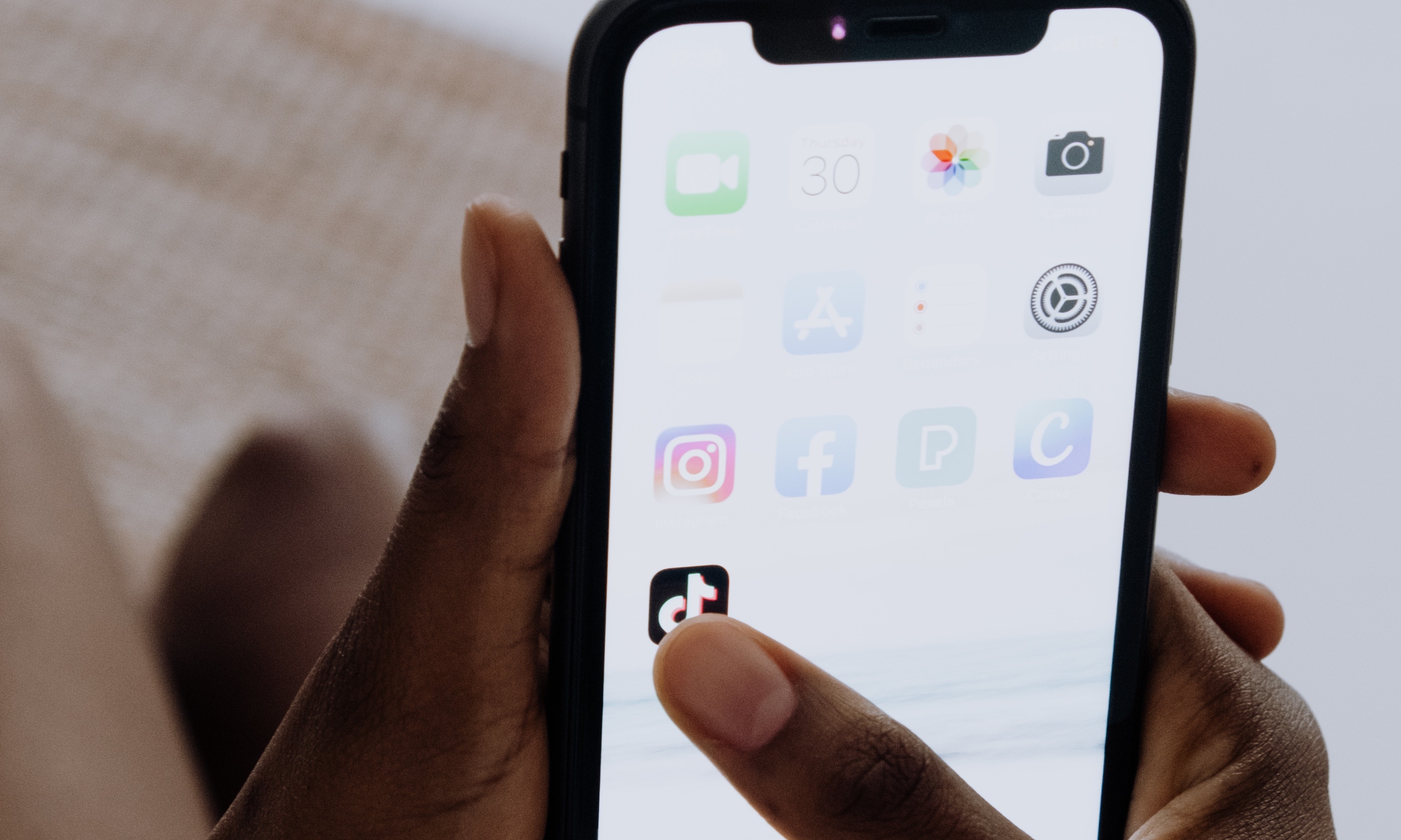 刷视频也能点餐了？抖音上线即时外卖服务：模式有点不一样！