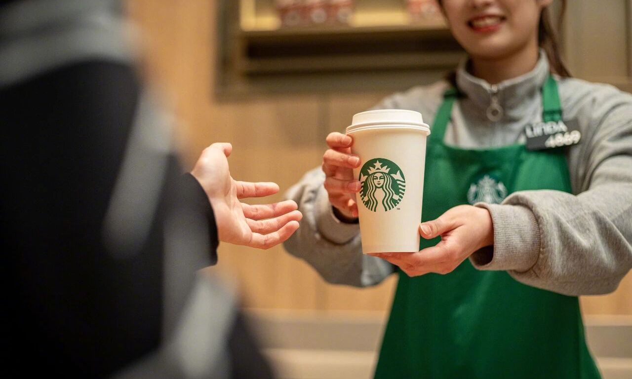 离谱！星巴克APP滥用定位功能，“追杀式营销”遭网友吐槽