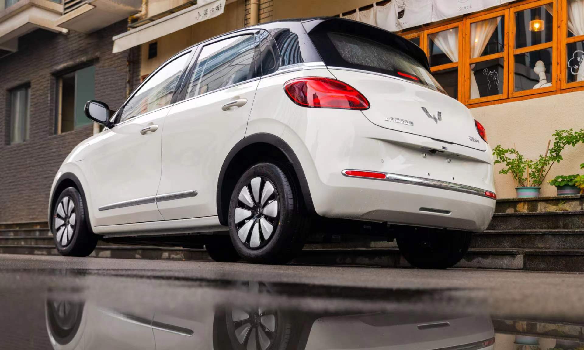 能打得过特斯拉？五菱全新电动车确认：配色丰富，续航333公里