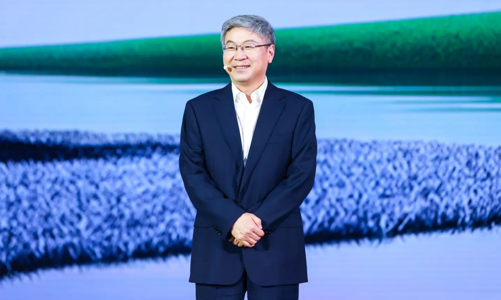 尹同跃直播取经!雷军、余承东爆品频出,传统车企太难了?