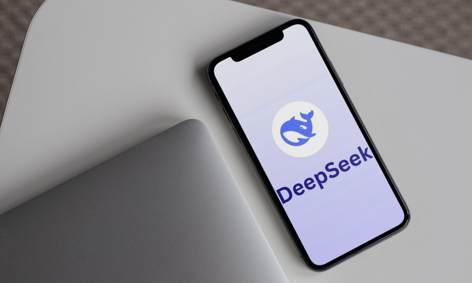 手机本地部署DeepSeek？实测真能用：AI隐私有保障了？