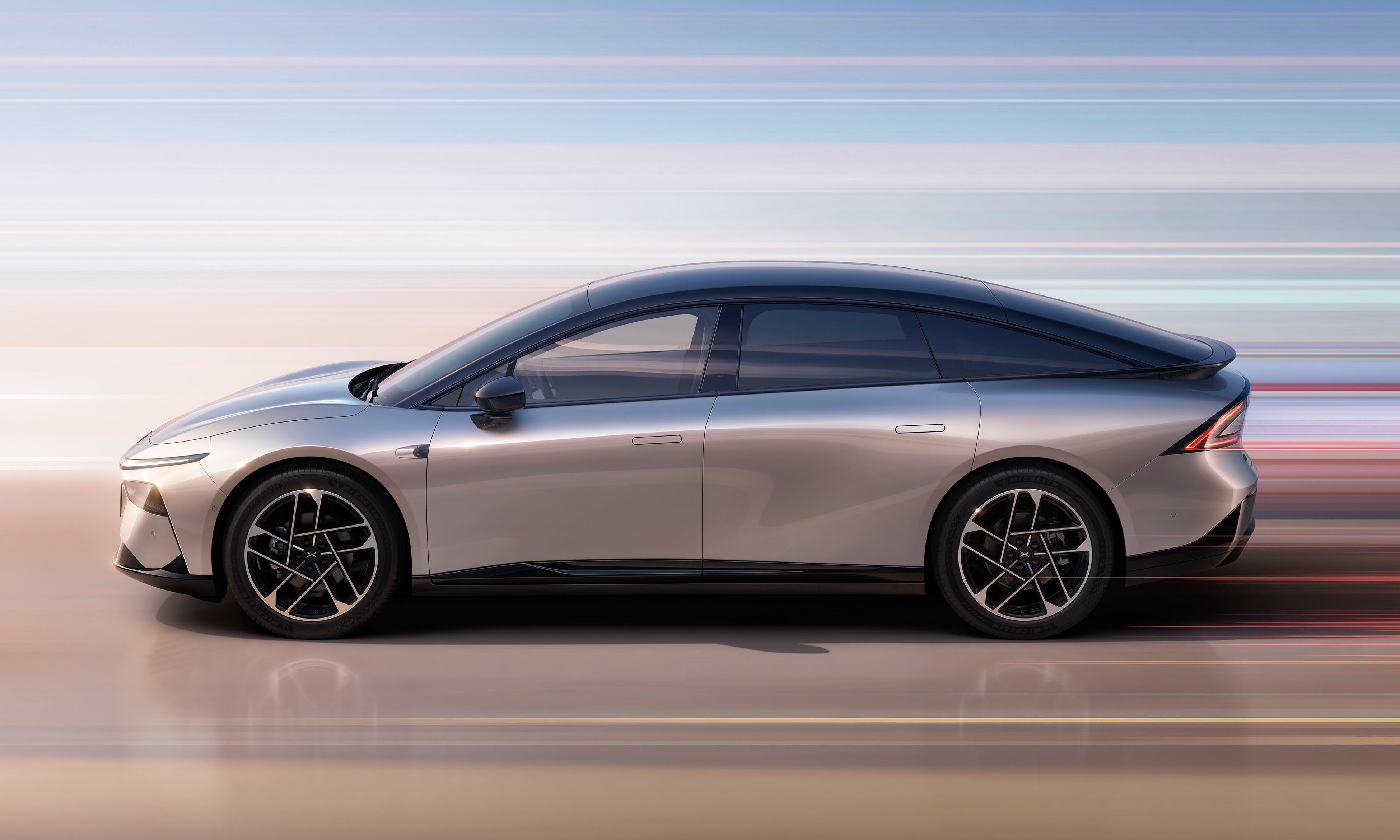 稳坐头把交椅！小鹏海外年销4.5万辆，成新势力出海第一