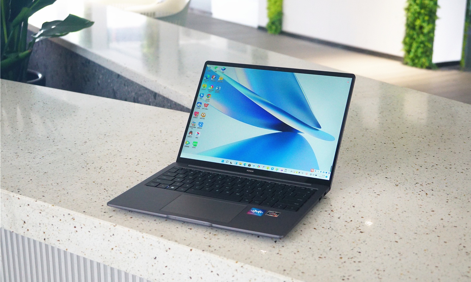 全新MagicBook 14 锐龙版：OS Turbo真的强