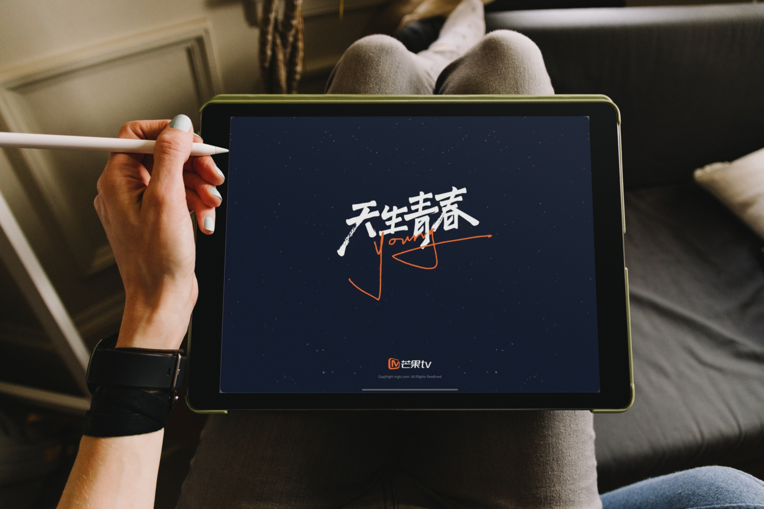 Man working on iPad Pro (2).jpg