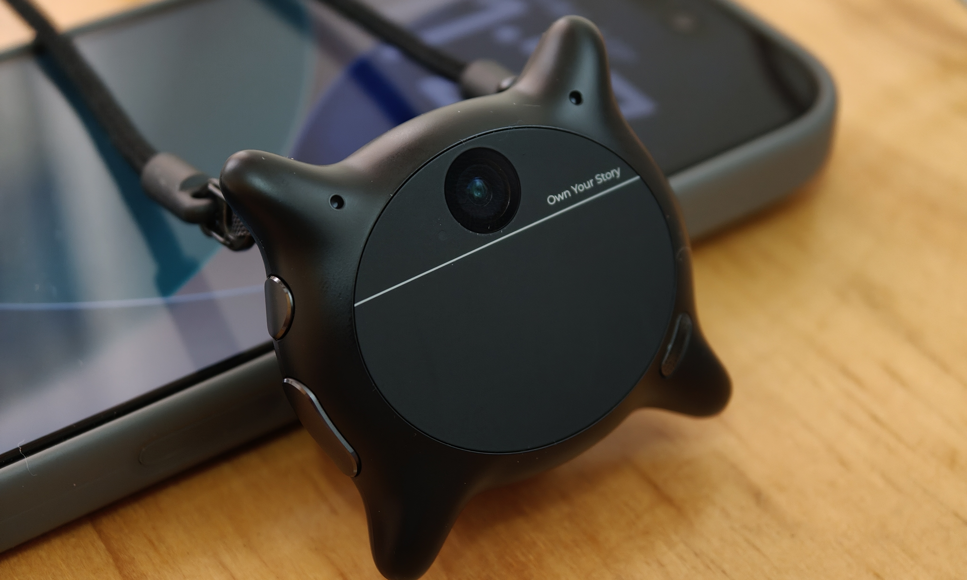 Looki L1评测：一款理念超前但体验落后的AI穿戴相机