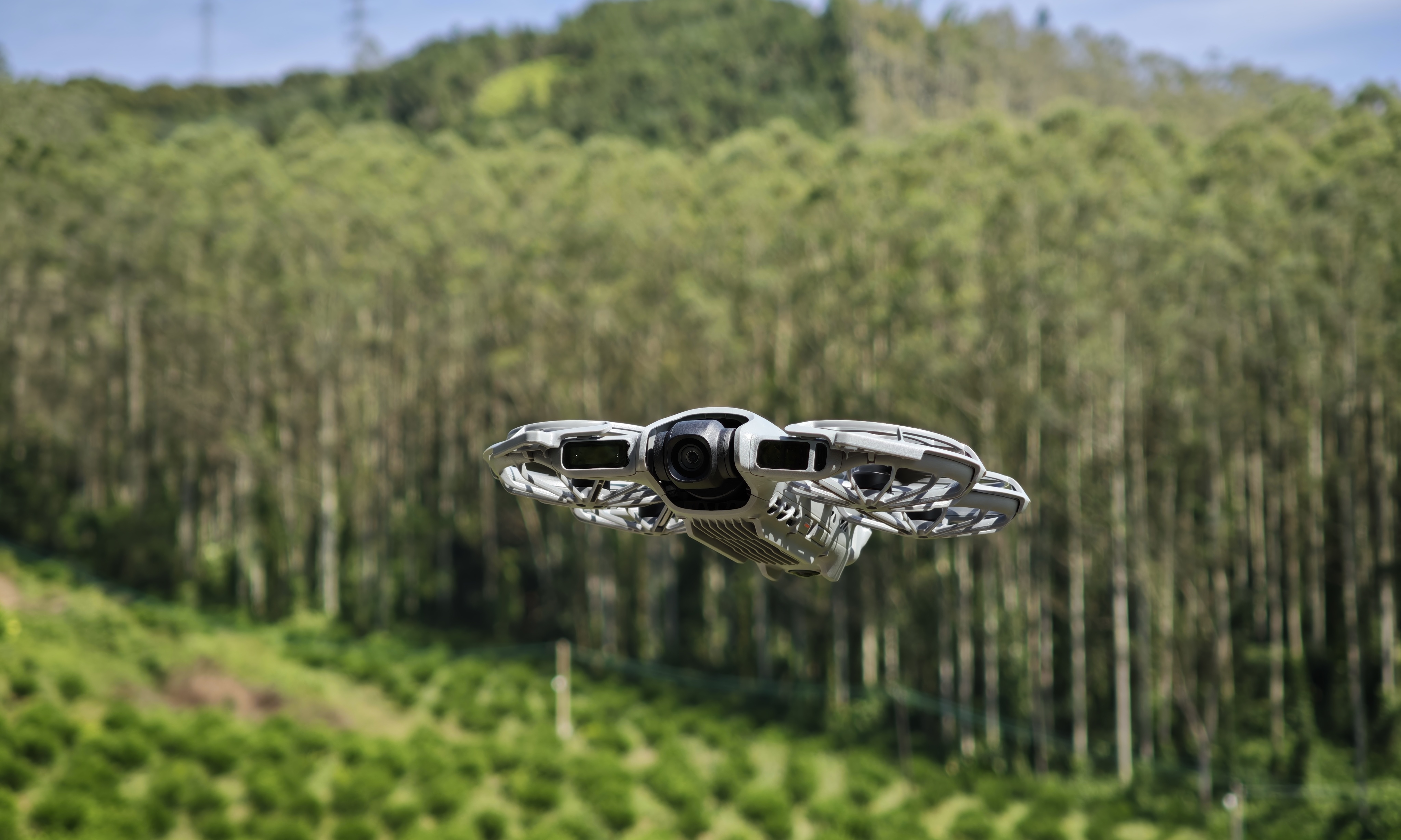 DJI Neo 2 两个月实测：跟拍靠谱、画质够用，无人机“玩具化”的方向对了？