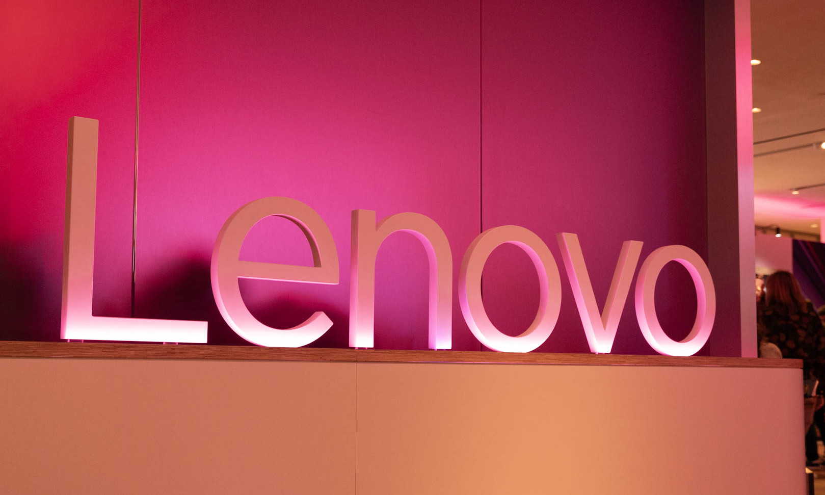 营收1464亿！联想业绩杀疯了，AI成为新增长引擎