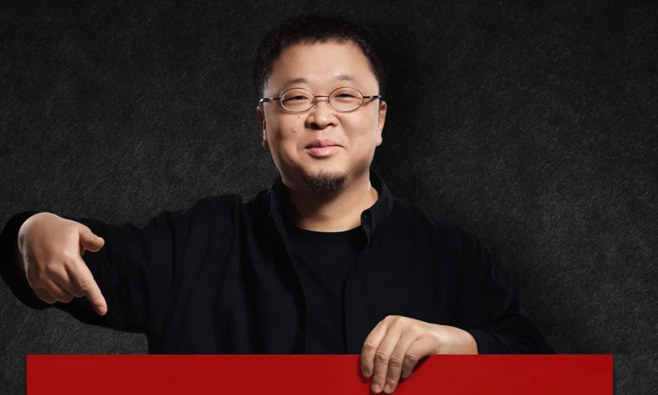 罗永浩名场面！领奖现场小金人“断头”，网友笑翻了