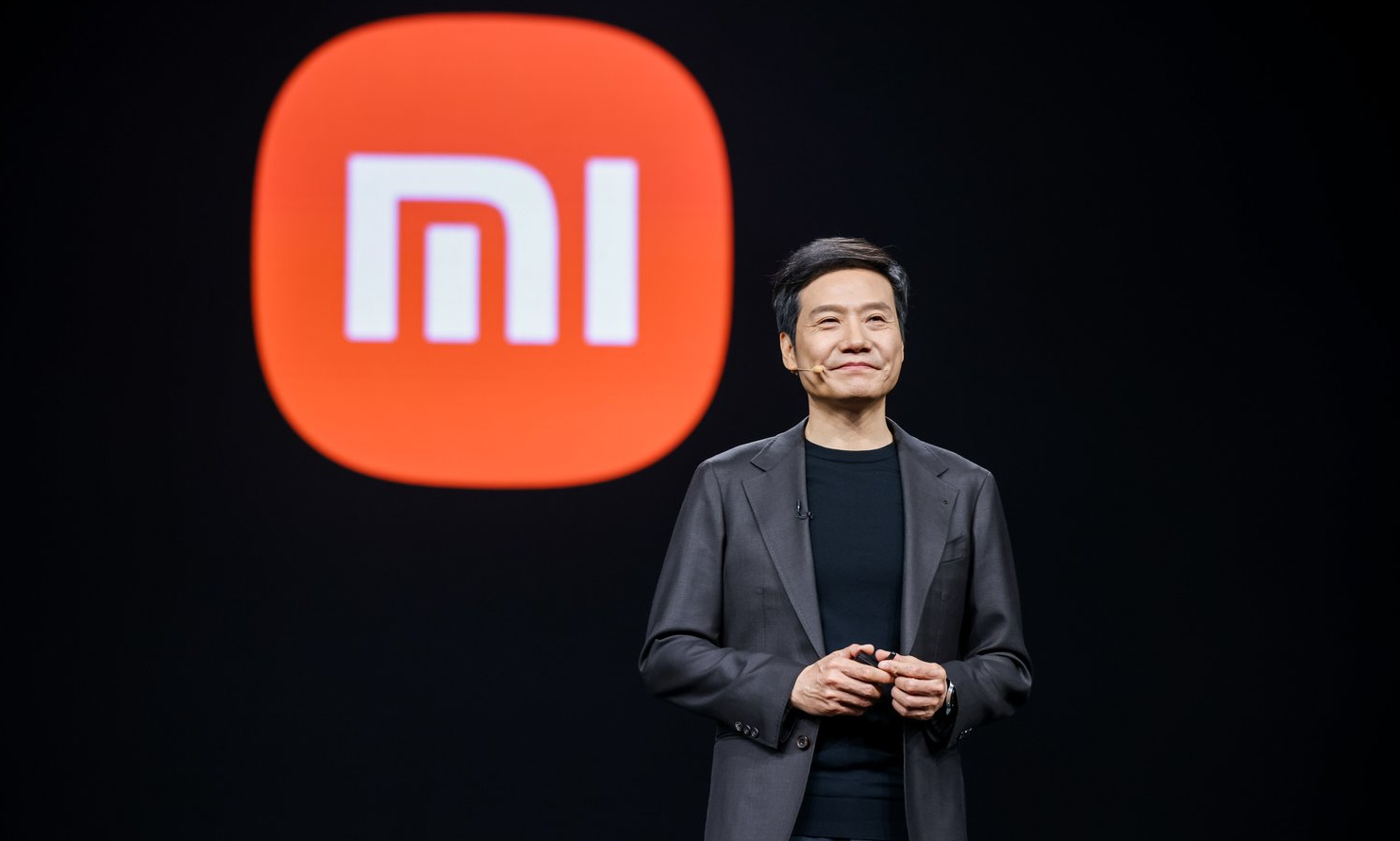 小米手机“龙虾”爆火！雷军最新表态：AI时代有替代也有机会