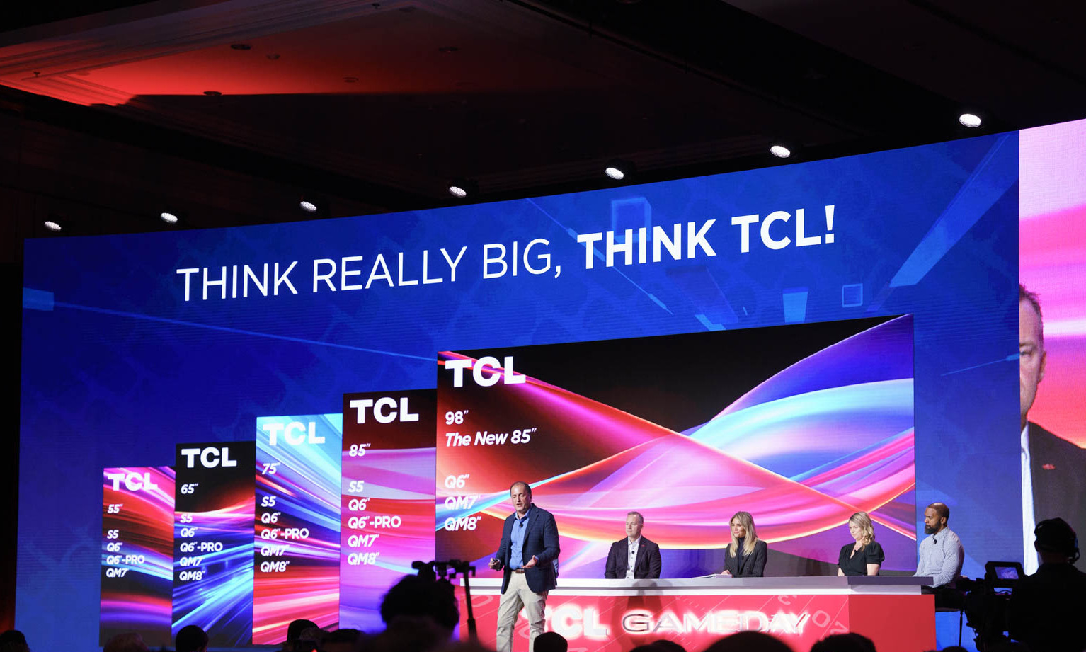 CES 2024次日观察：TCL 海信秀肌肉，显示行业百家争鸣