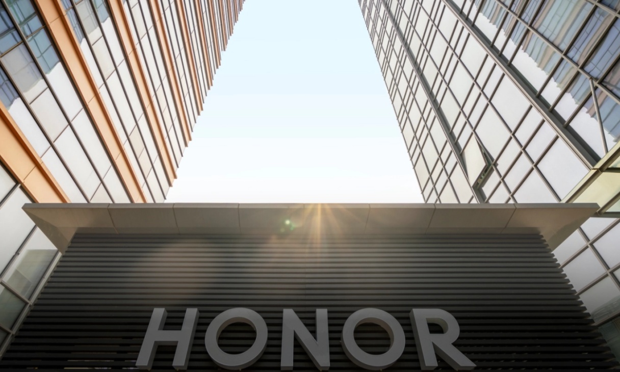 “新荣耀”五周年：“养成系”科技企业的新范本