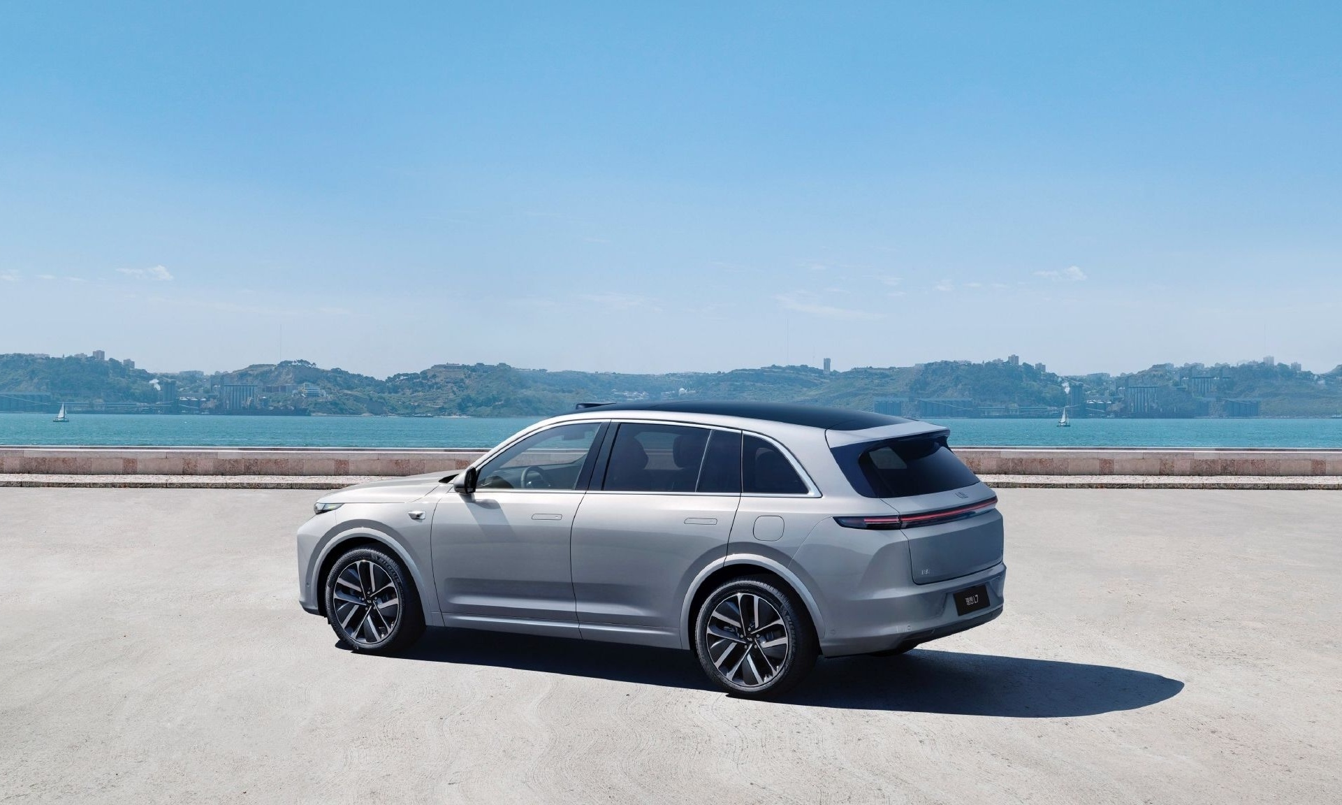 新设人形机器人团队，李想「梭哈」具身智能，能救得了理想吗？