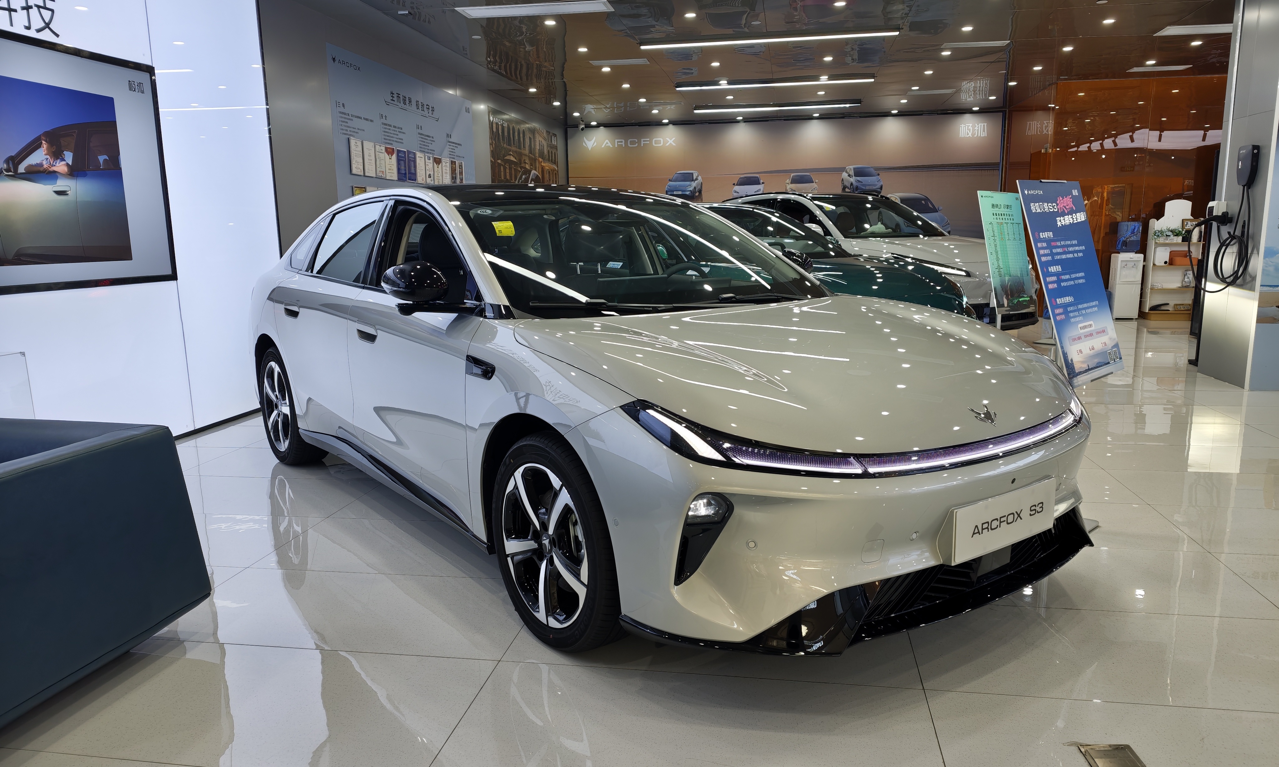 实探极狐贝塔S3:5万多买B+级大车,销售坚称「不做网约车」