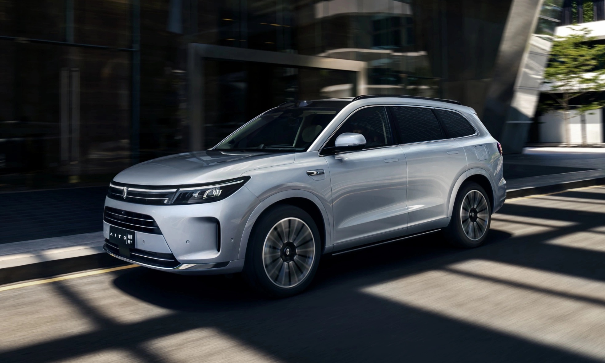 不造车的任正非，需要“眼红”小米汽车吗？