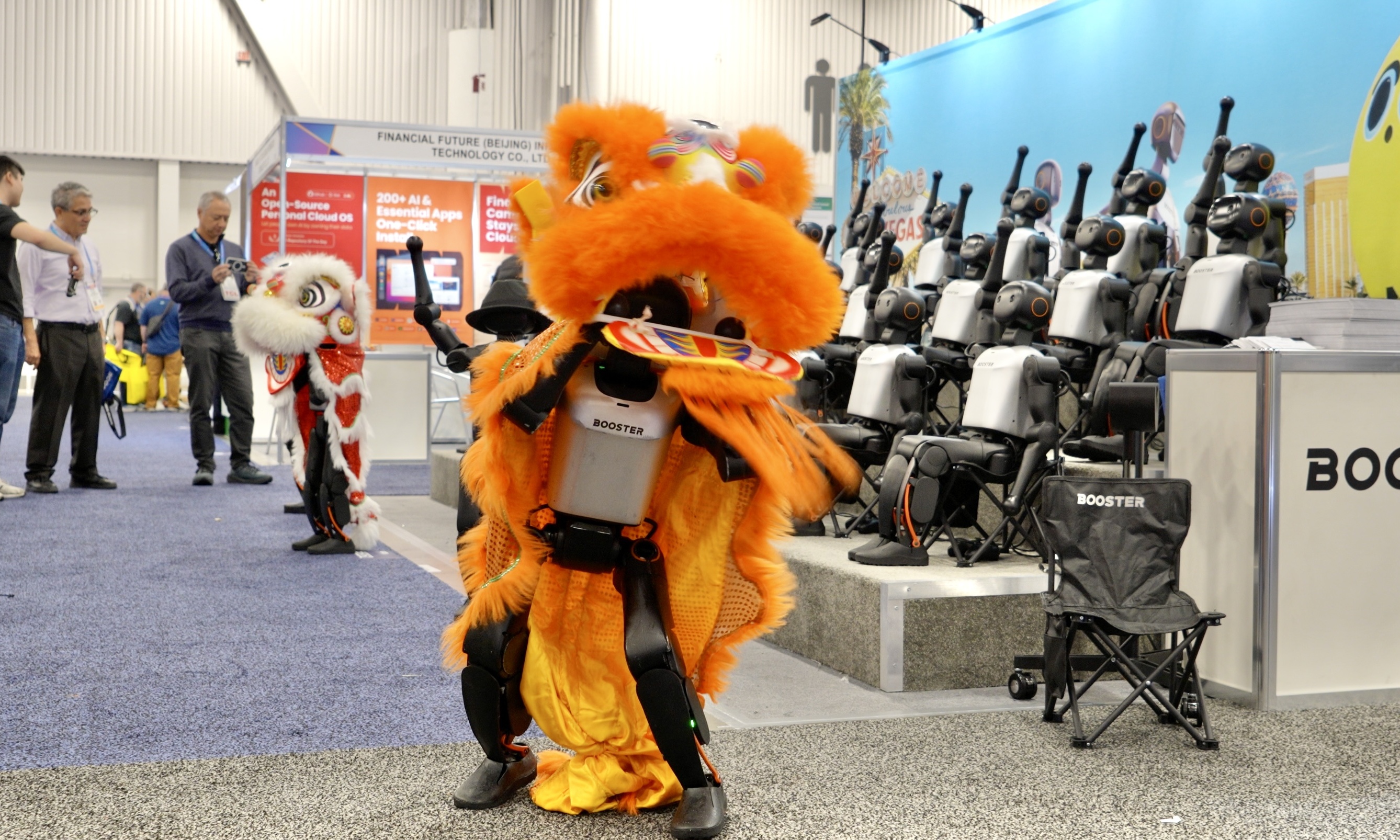 小人形机器人批量交付！「加速进化」登上CES2026，把秀场做成了生意场