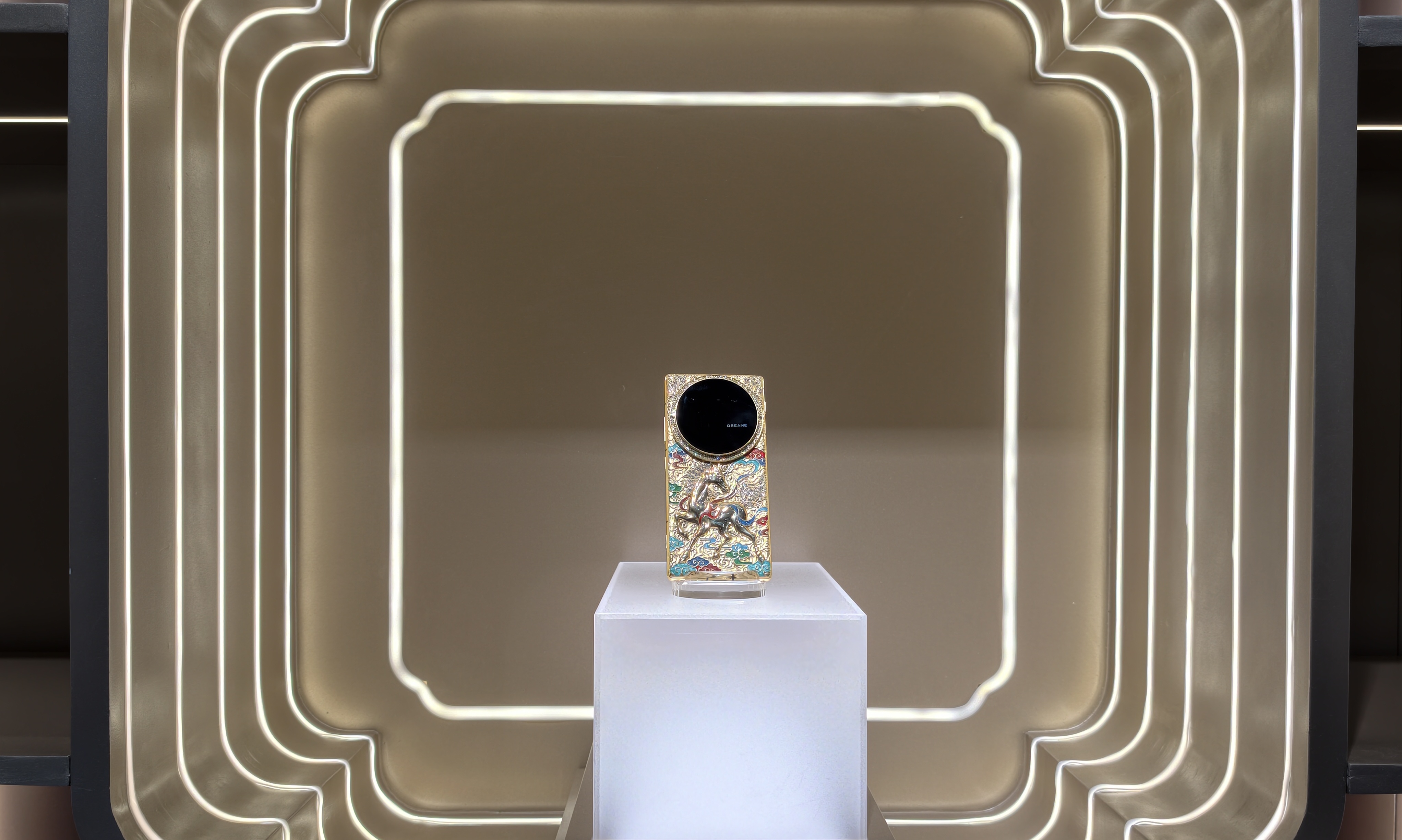 三年砸百亿！追觅AWE发布三摄模块化手机，镜头脱离照样拍