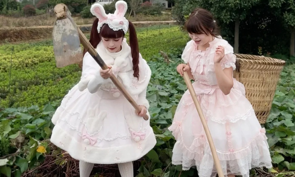 装穷卖惨圈粉百万！“农村大小姐”人设崩塌，彻底凉凉