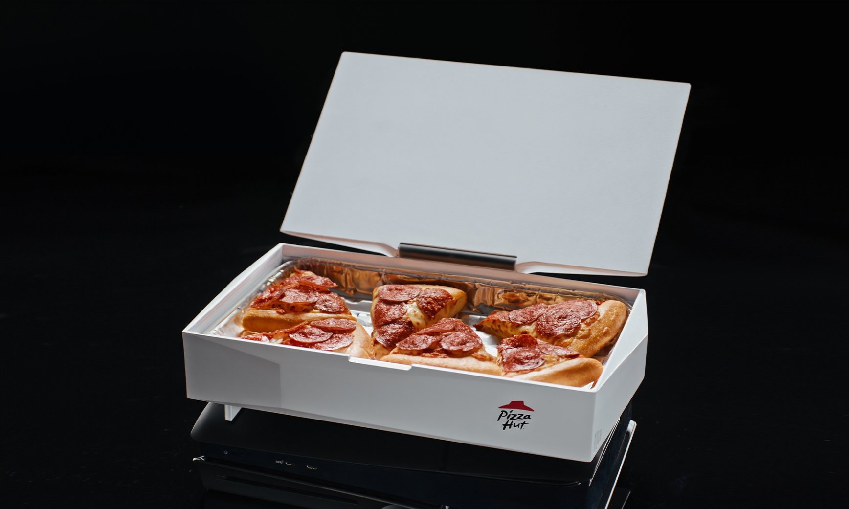 必胜客官方PS5配件来了!餐饮品牌跨界“搞机”日益流行