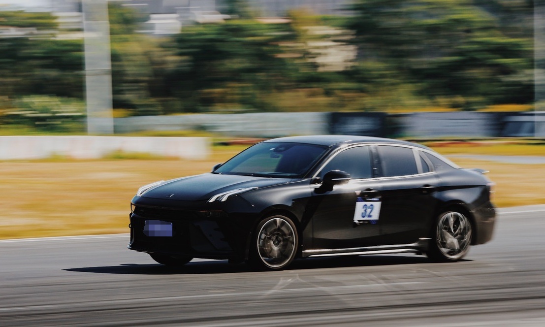 专业数码编辑的购物清单出炉：人均花了3万，只恨钱不够多