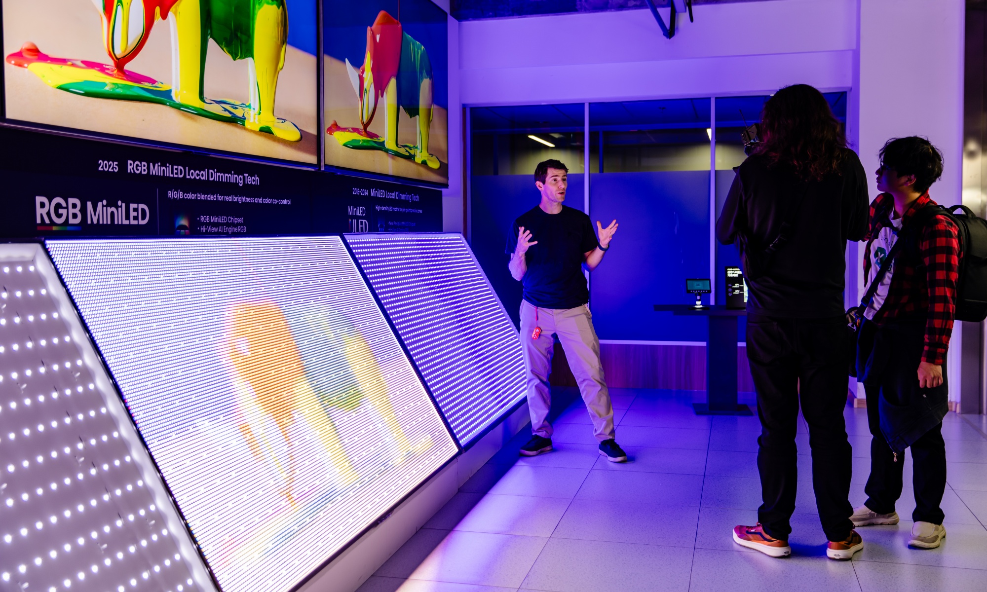 千万粉丝博主造访全球RGB-Mini LED开创者海信，现场打卡顶级显示技术发源地