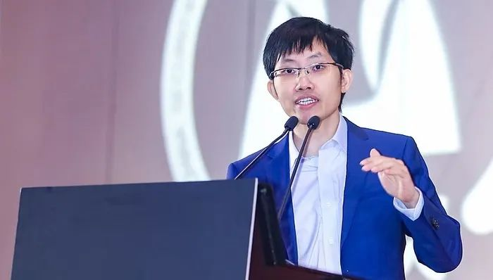 DeepSeek创始人梁文锋，首登全球富豪榜！