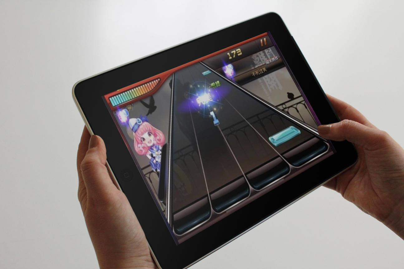 221185 Woman holding iPad.jpg