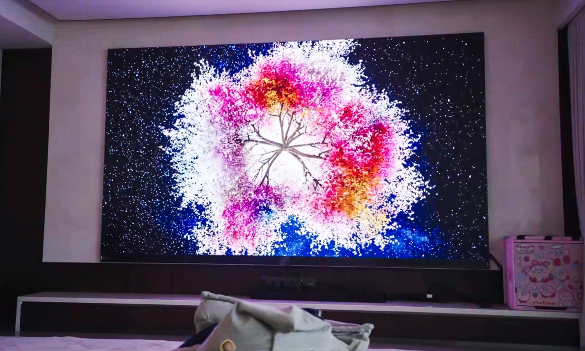 震撼开箱！全国首台163吋海信UX Micro LED无界巨幕落户深圳湾
