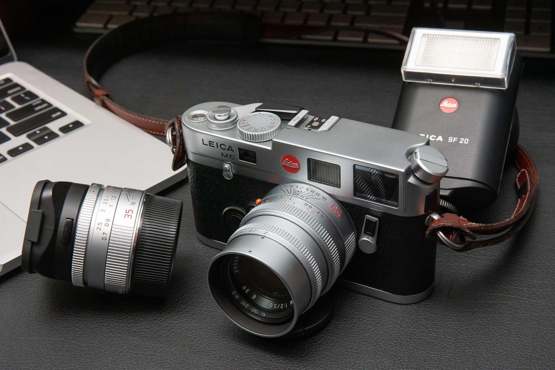 leica-g8f29653b4_1920.jpg