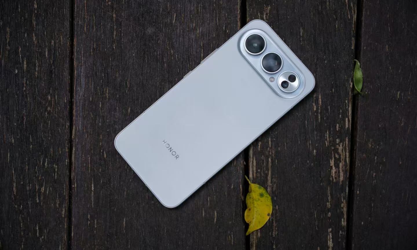 荣耀500 Pro首发评测：手感出众续航强，教科书级中端机？