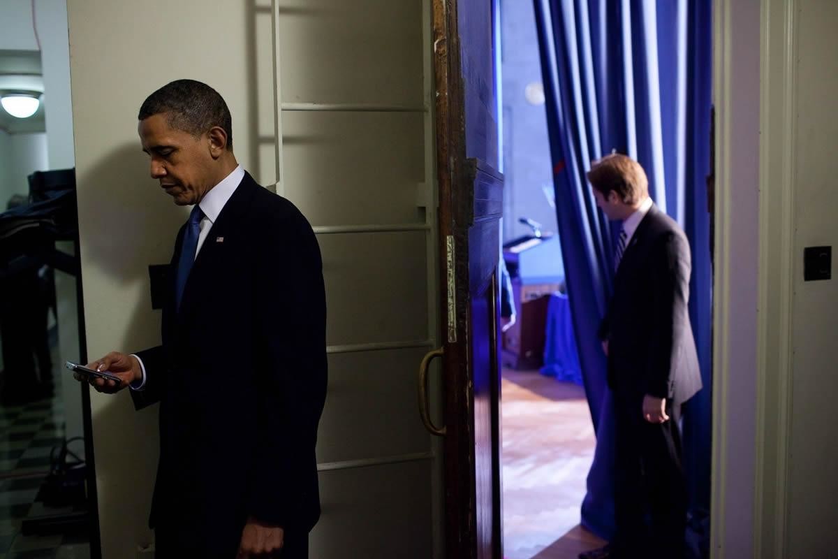 president-obama-blackberry.jpg