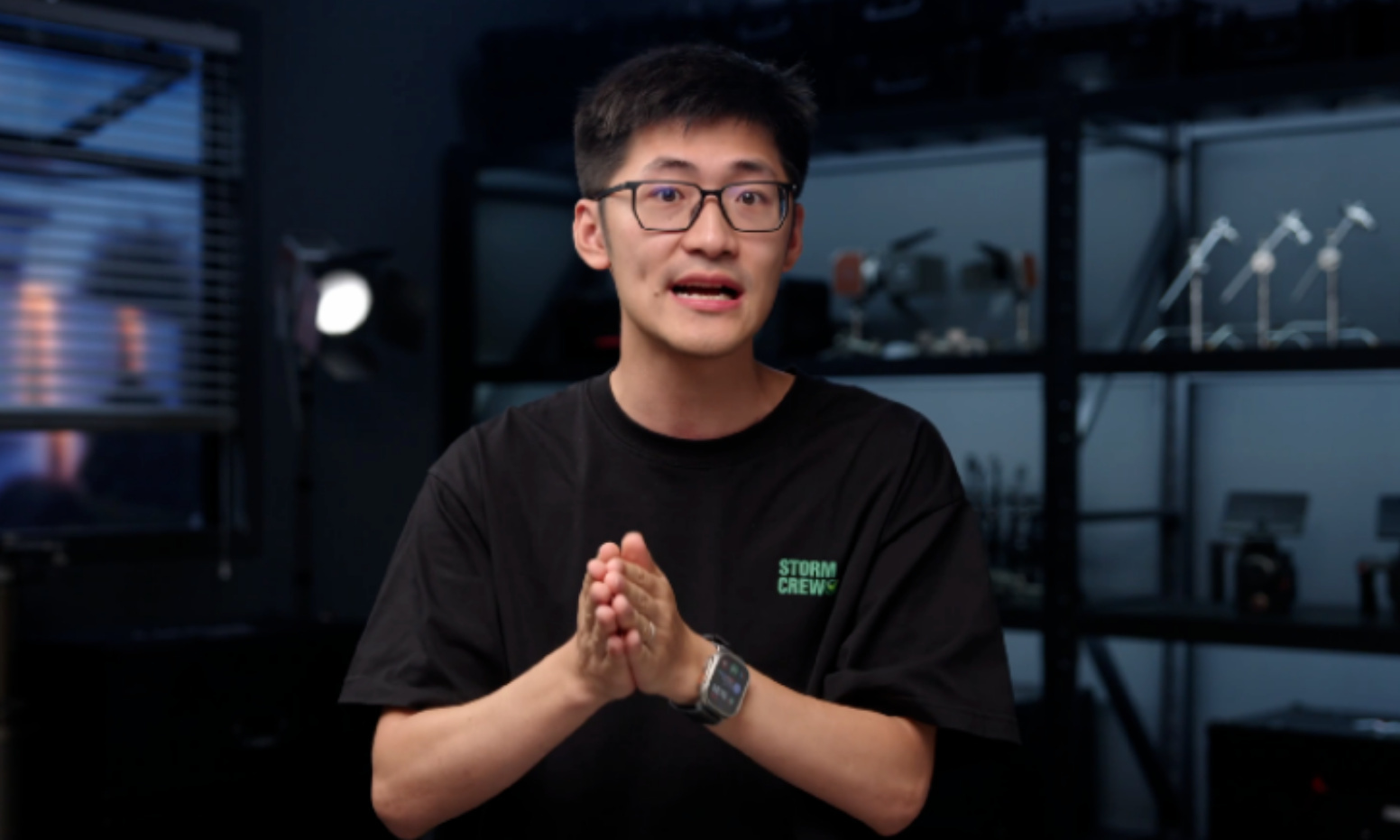 卖衣服竟赚1个亿！影视飓风被骂砸钱霸屏，网友破防了