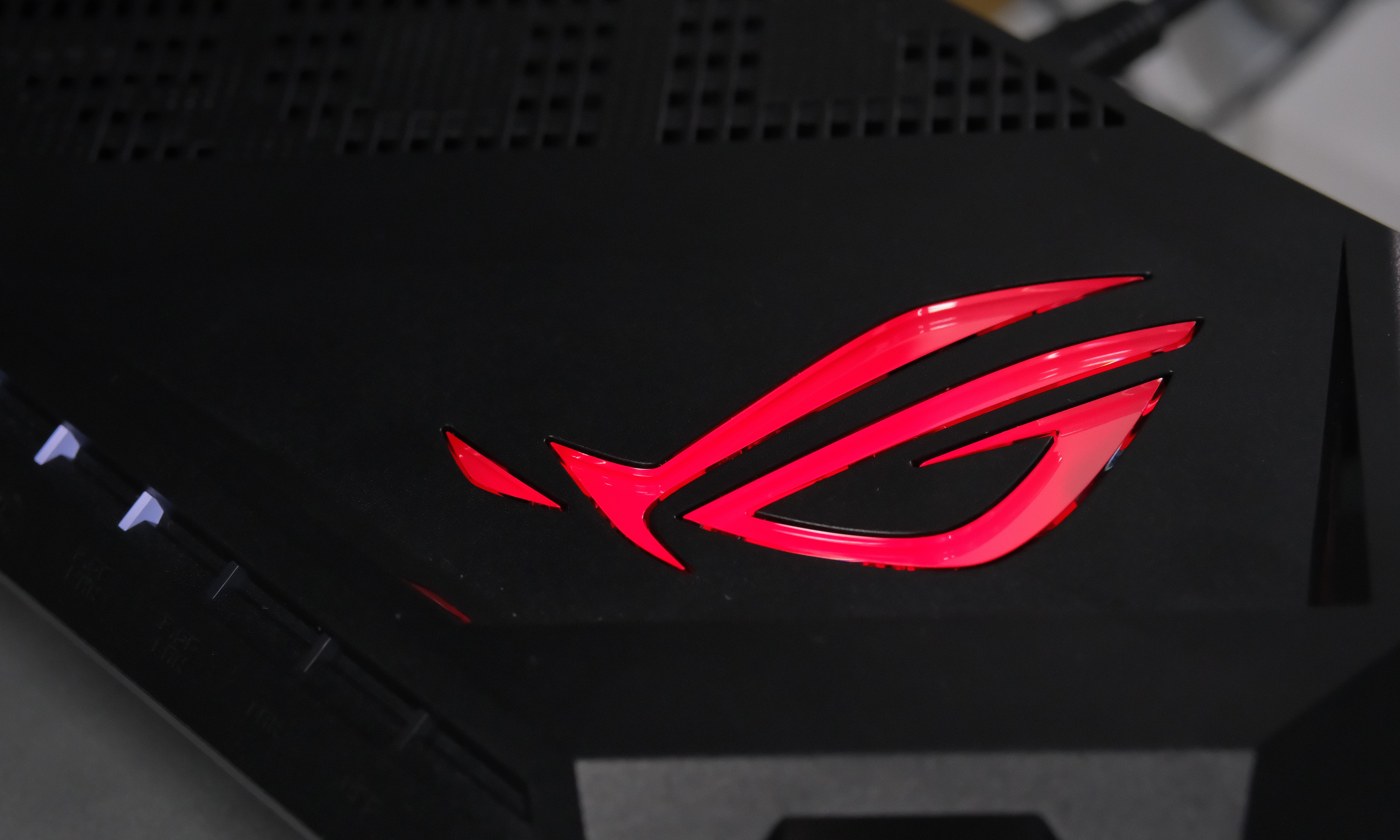 你家宽带，可能“喂不饱”ROG GT-AX6000路由器