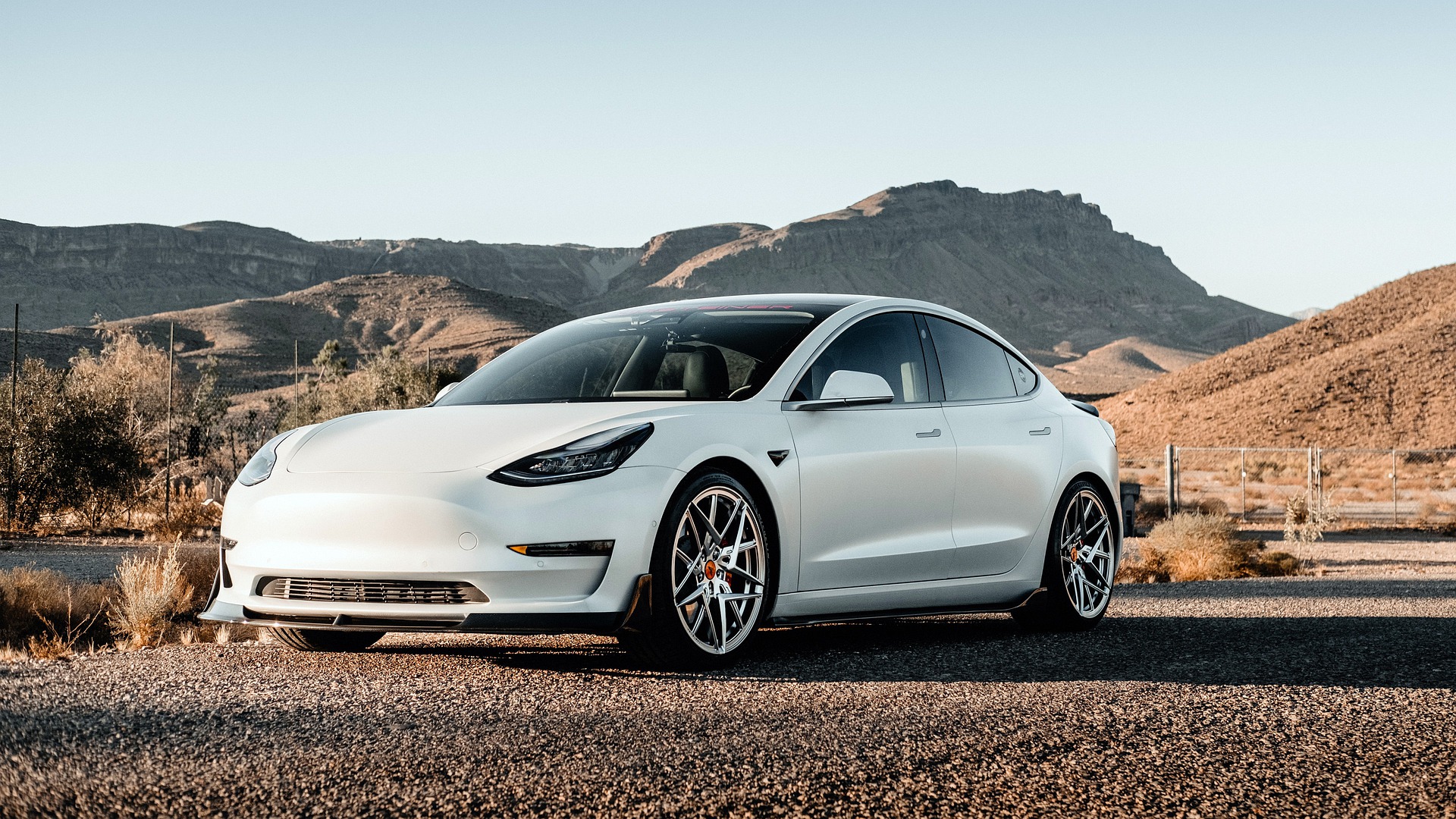 tesla-gc1a40b4a7_1920.jpg